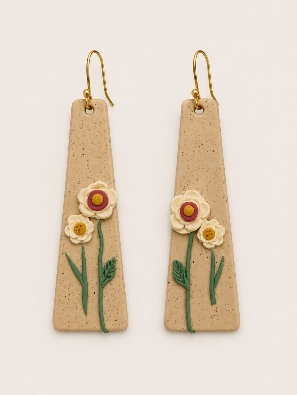 Vintage 1970s Floral Daisy Beige Linear Earrings
